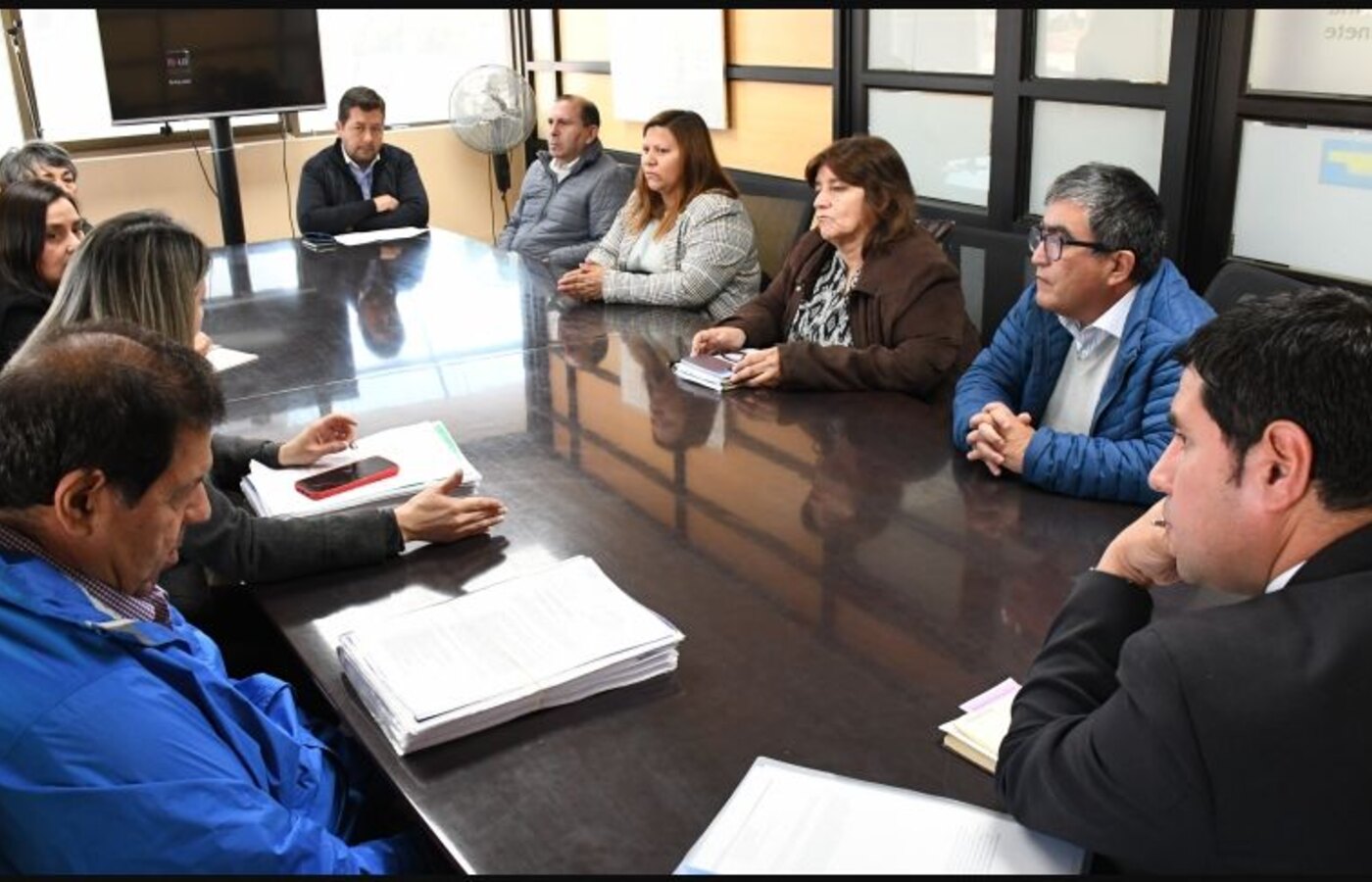 Reunión institucional vinculada a la Escuela Alejandro Pérez Urbano de Trupán