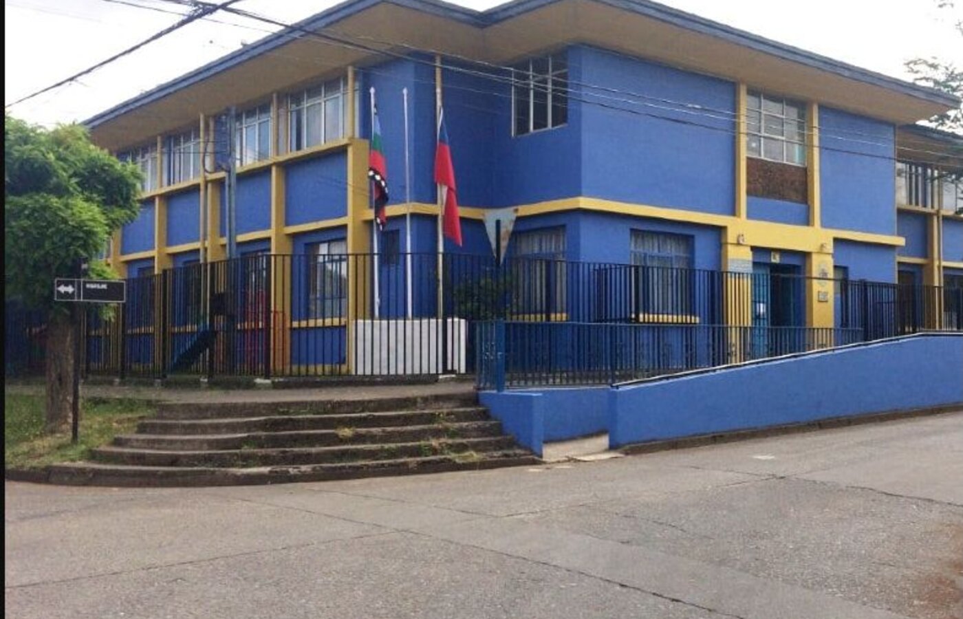 Fachada del Colegio Ignacio Carrera Pinto de Victoria