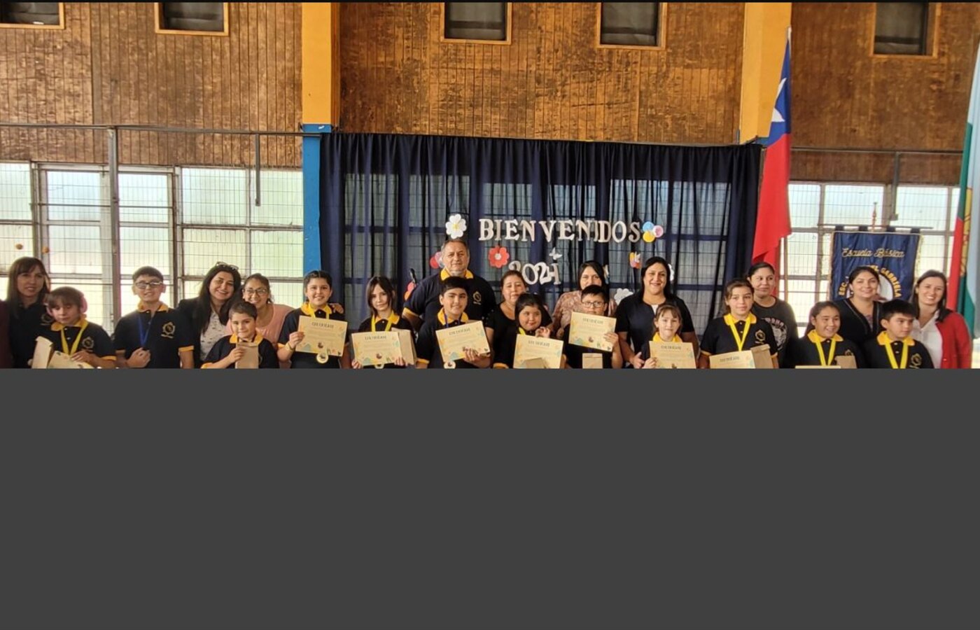 Comunidad educativa de la Escuela La Nobel Gabriela de Renaico